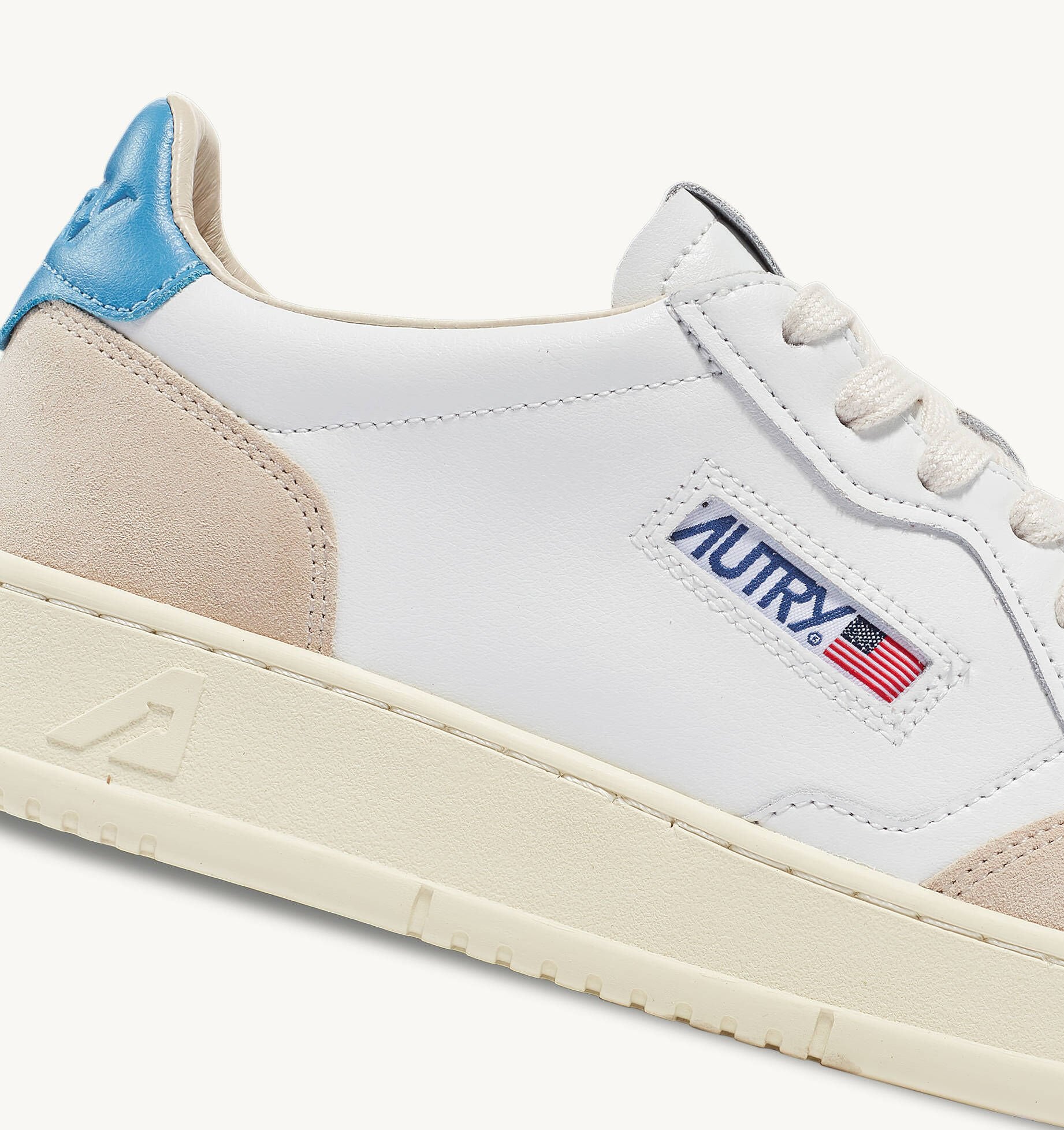 UNISEX SNEAKERS MDLST AUS WILDLEDER UND LEDER FARBE WEISS BABYBLAU