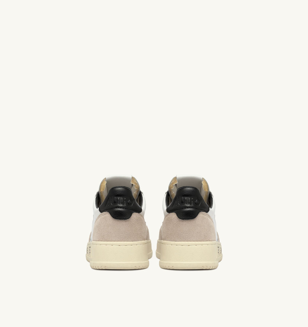 UNISEX SNEAKERS MEDALIST LOW AUS SCHWARZES UND WEISSES LEDER UND WILDLEDER MIT SCHRIFTZUG