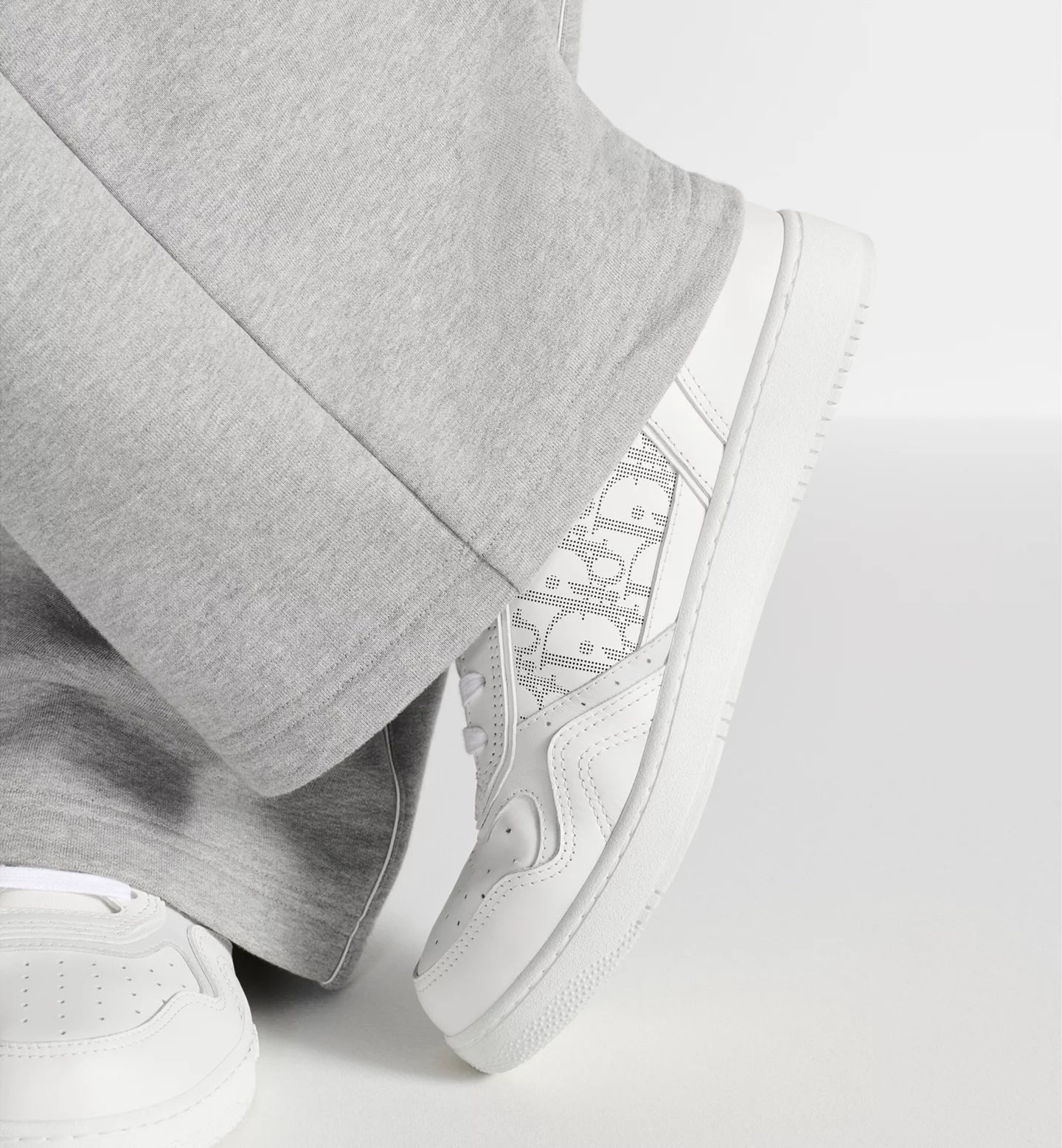 UNISEX SNEAKERS 27B -/Weiss mit Schriftzug