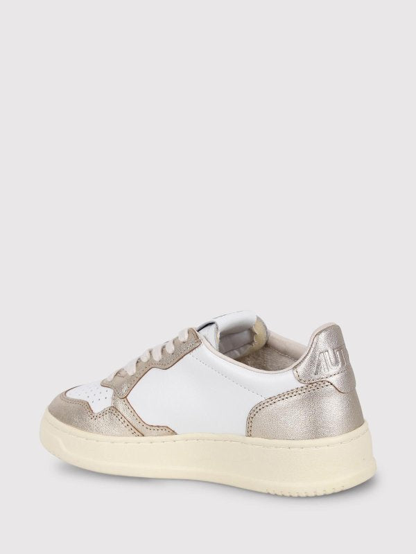 UNISEX SNEAKERS MDLST AUS WILDLEDER UND LEDER FARBE WEISS SILBER