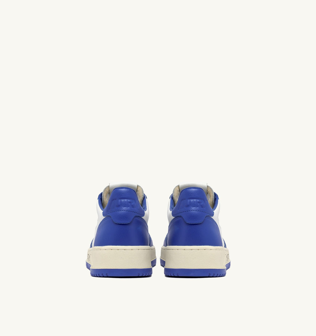 UNISEX SNEAKERS MDLST AUS WILDLEDER UND LEDER FARBE WEISS PALACEBLAU MIT SCHRIFTZUG