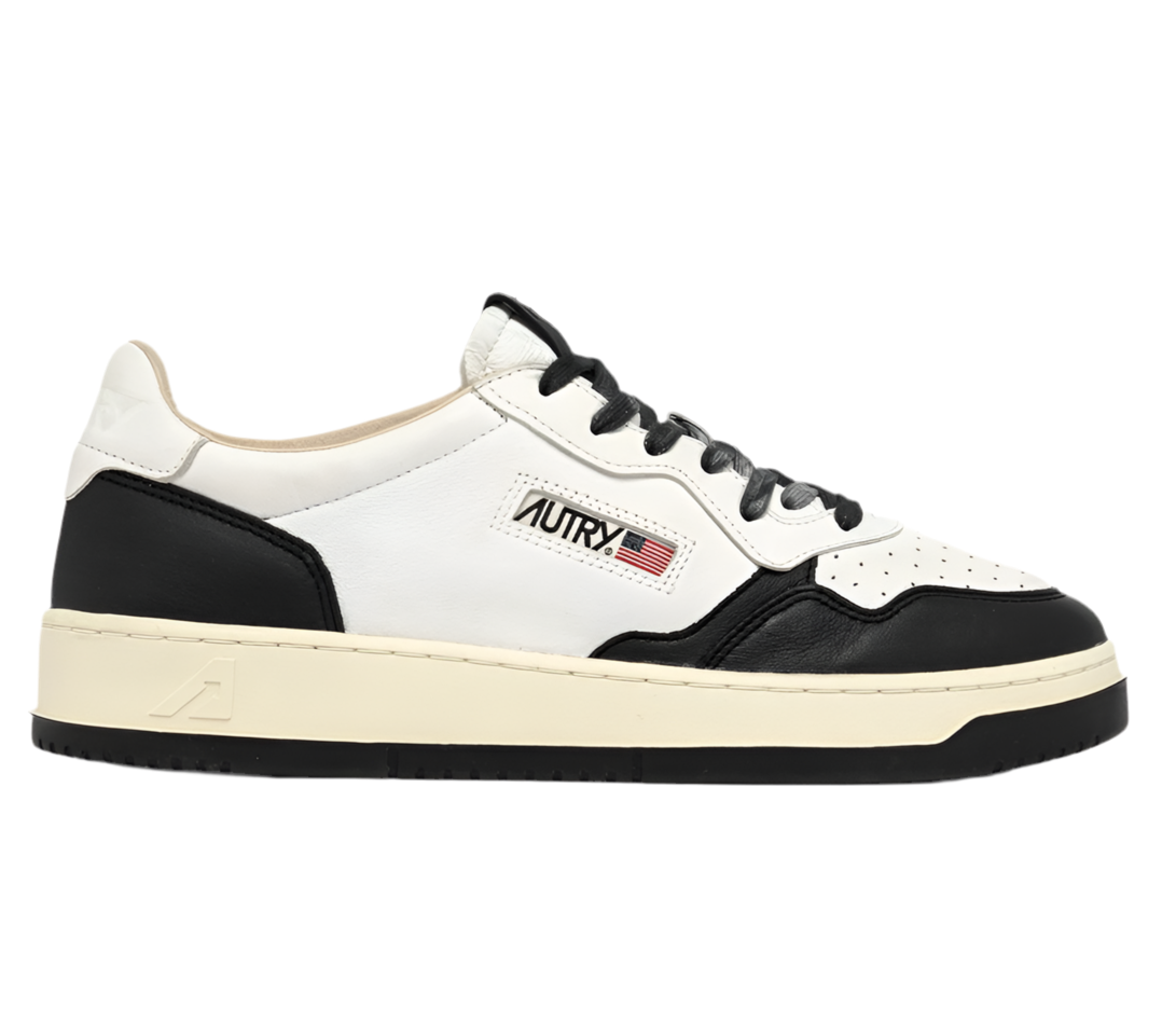 UNISEX SNEAKERS MDLST AUS LEDER UND DETAILS IN WEIẞ UND SCHWARZ