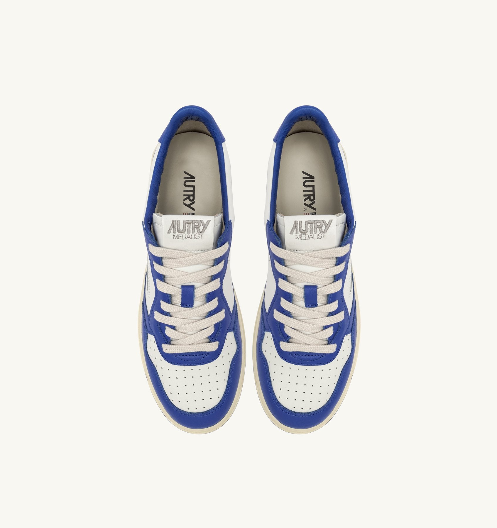 UNISEX SNEAKERS MDLST AUS WILDLEDER UND LEDER FARBE WEISS PALACEBLAU MIT SCHRIFTZUG