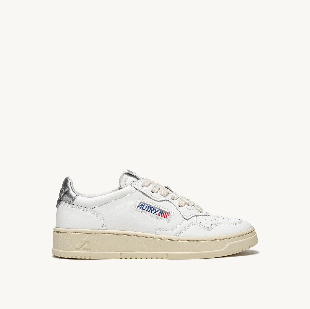 UNISEX SNEAKERS MDLST AUS LEDER IN WEISS UND SILBER METALLIC
