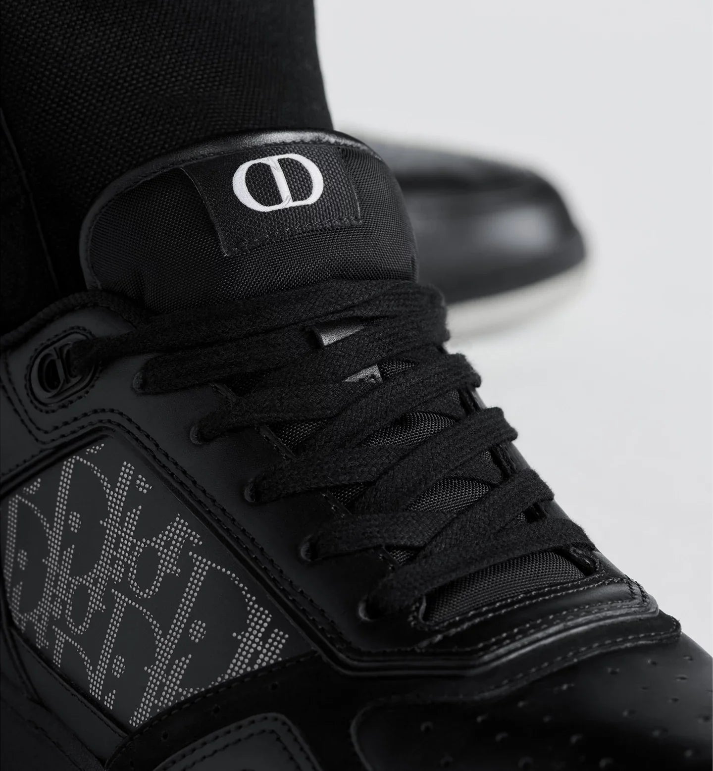 UNISEX SNEAKERS 27B -/Schwarz mit Schriftzug