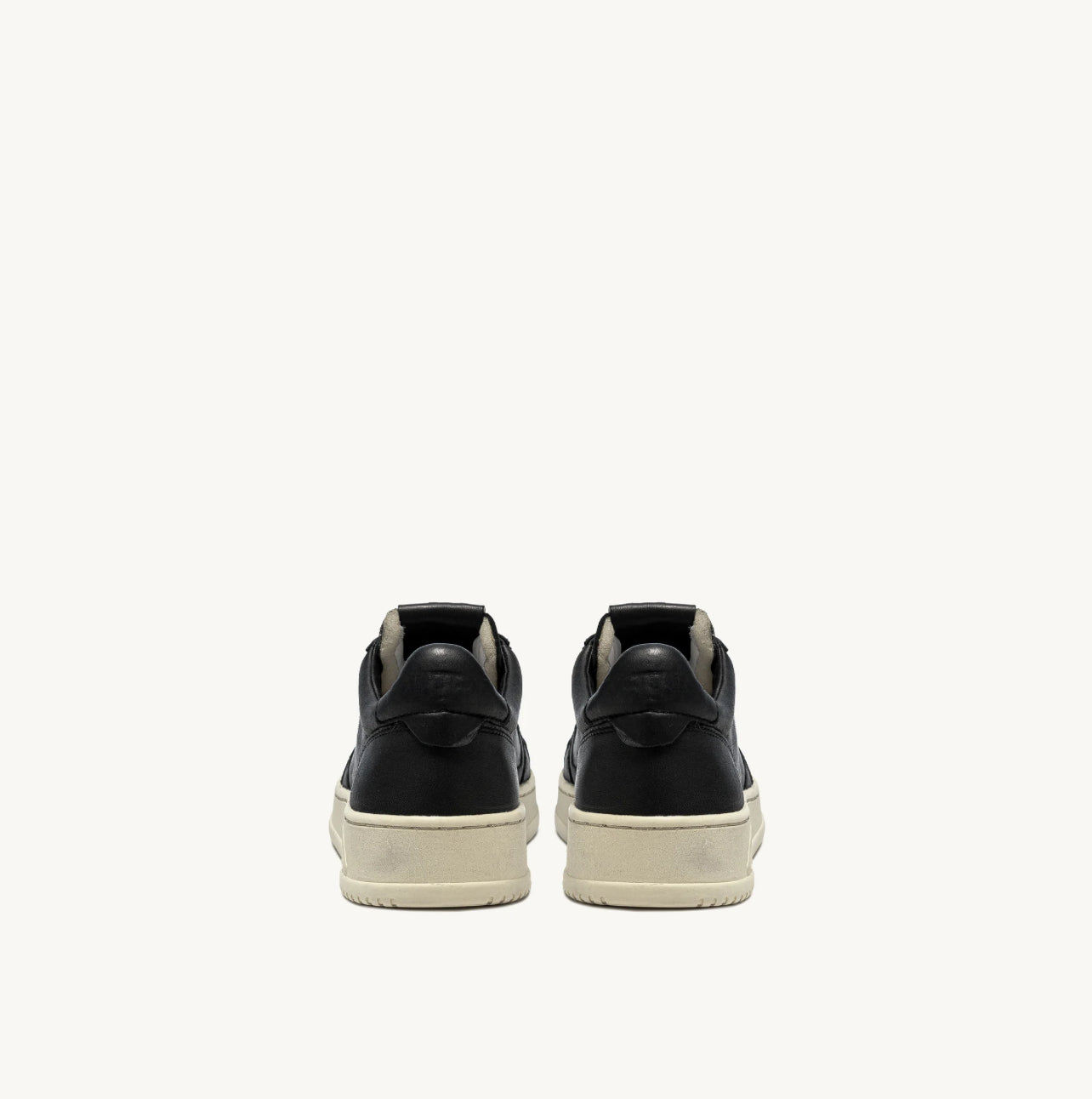 UNISEX SNEAKERS MDLST AUS SUPERWEICHEM SCHWARZEM NAPPALEDER